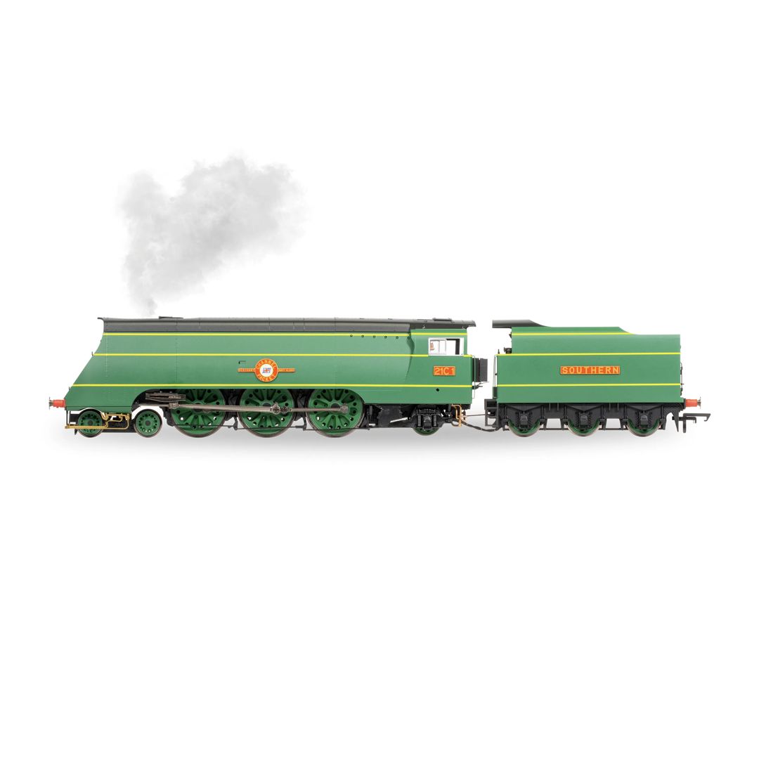 Hornby R30399SS OO Gauge SR - Merchant Navy Class - 21C1 'Channel Packet' (With Steam Generator)