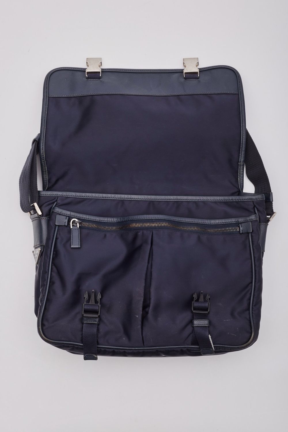 NAVY TESSUTO NYLON LOGO FLAP MESSENGER BAG