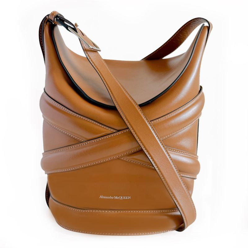 ALEXANDER MCQUEEN TAN THE CURVE BUCKET SHOULDER BAG