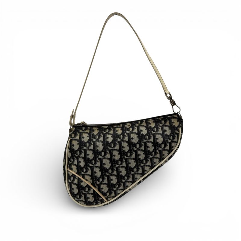 CHRISTIAN DIOR SADDLE DIORISSIMO POCHETTE NOIR ET BLANC PAR JOHN GALLIANO (2002)