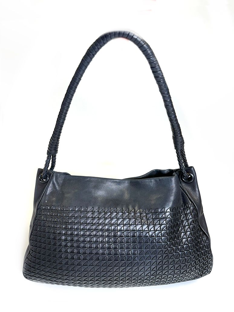 BOTTEGA VENETA BLACK INTRECCIATO SHOULDER BAG