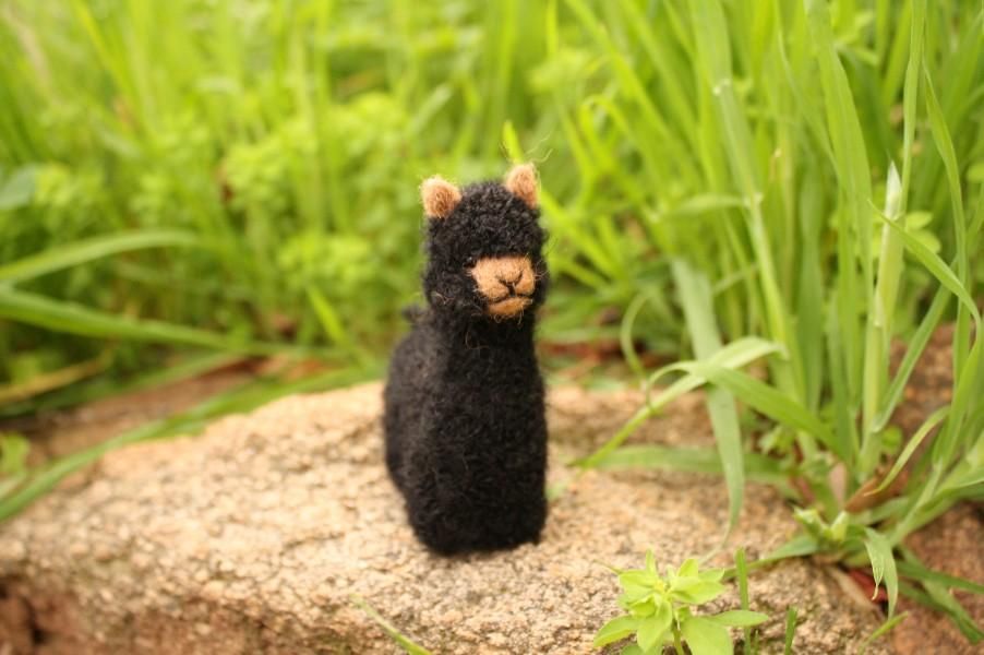 Alpacadorable Alpaca Ornament, Design: Standing, Color: Black