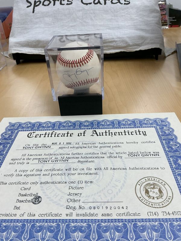 Tony Gwynn Autograph Baseball signed 08/01/1992 with COA