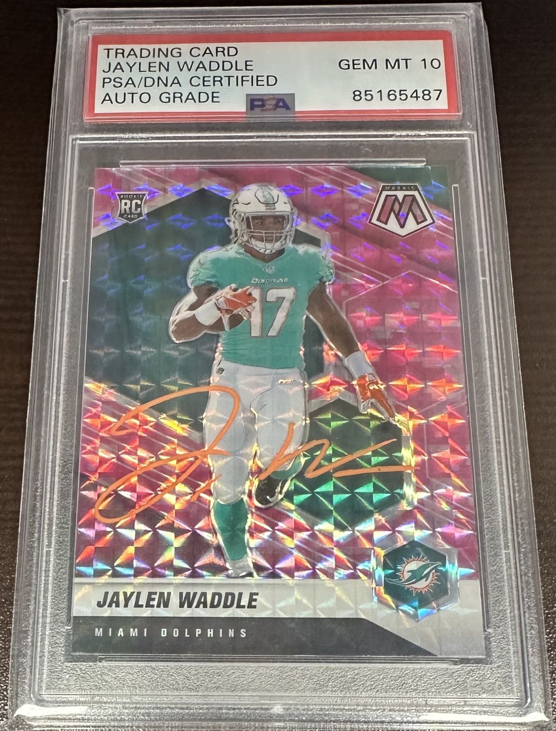 2021 Mosaic Jaylen Waddle Pink Camo On Card Auto w/ PSA Auto Grade 10