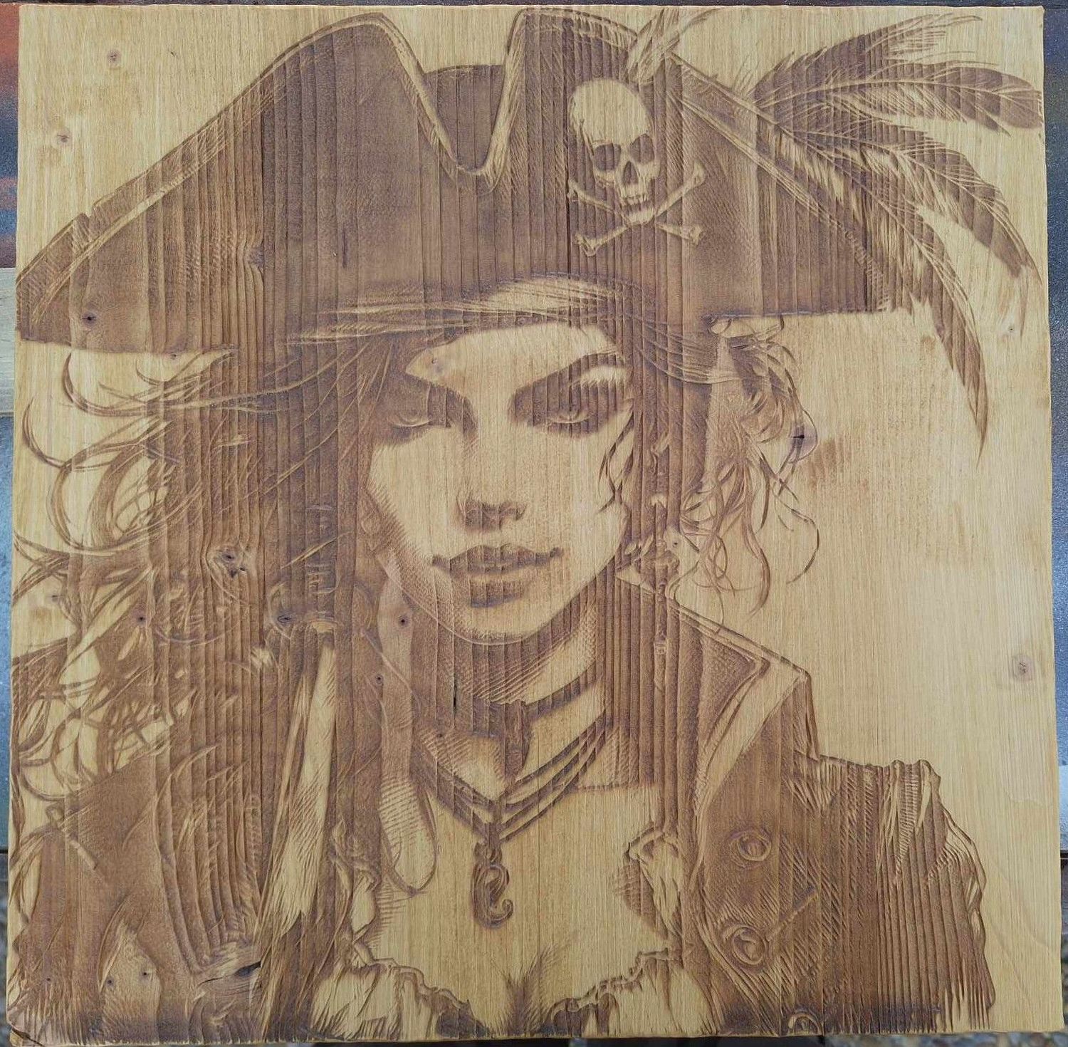 Pyrogravure laser d'une Pirate sur bois