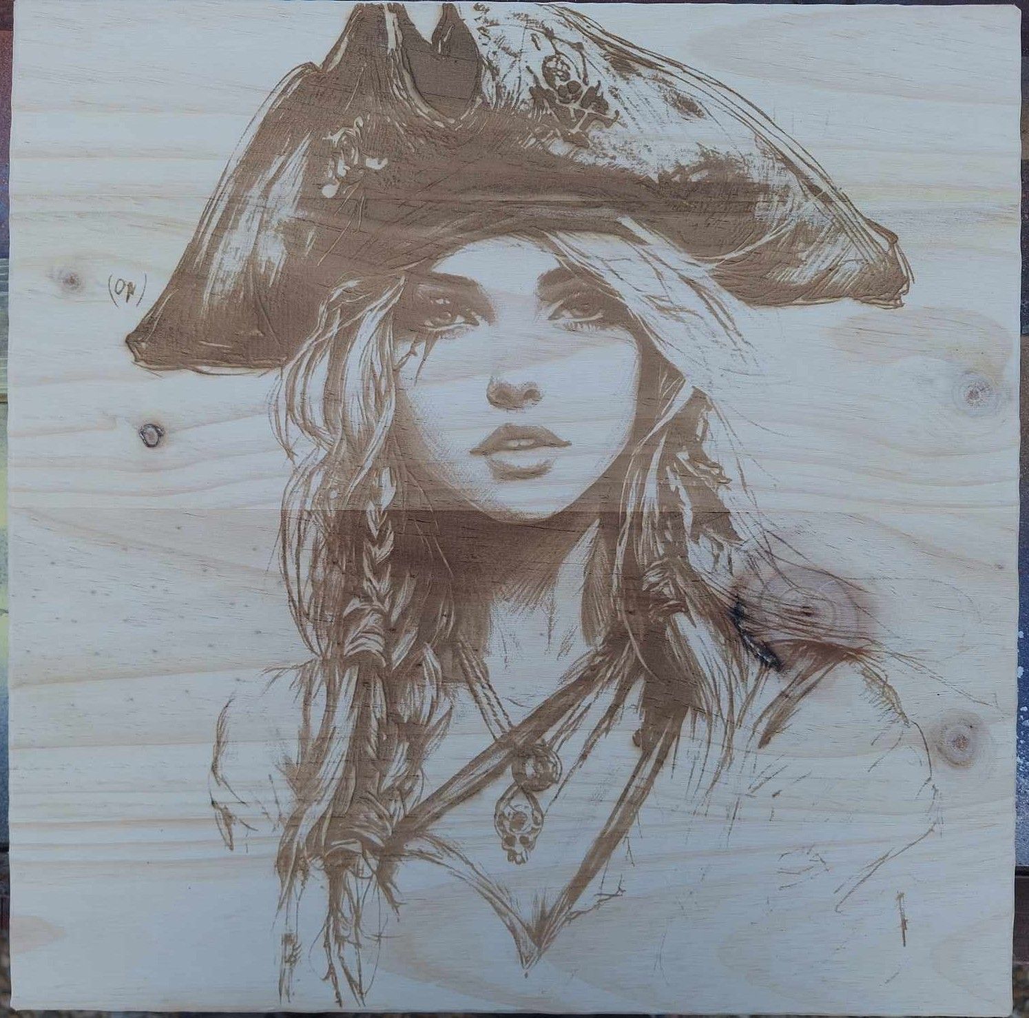 Pyrogravure laser d'une Pirate sur bois