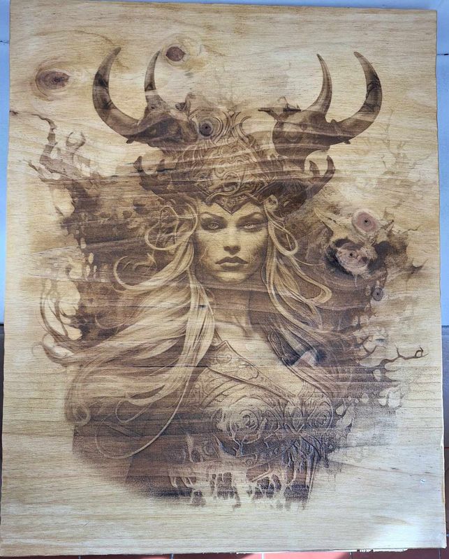 Pyrogravure laser d'une femme cerf  sur bois