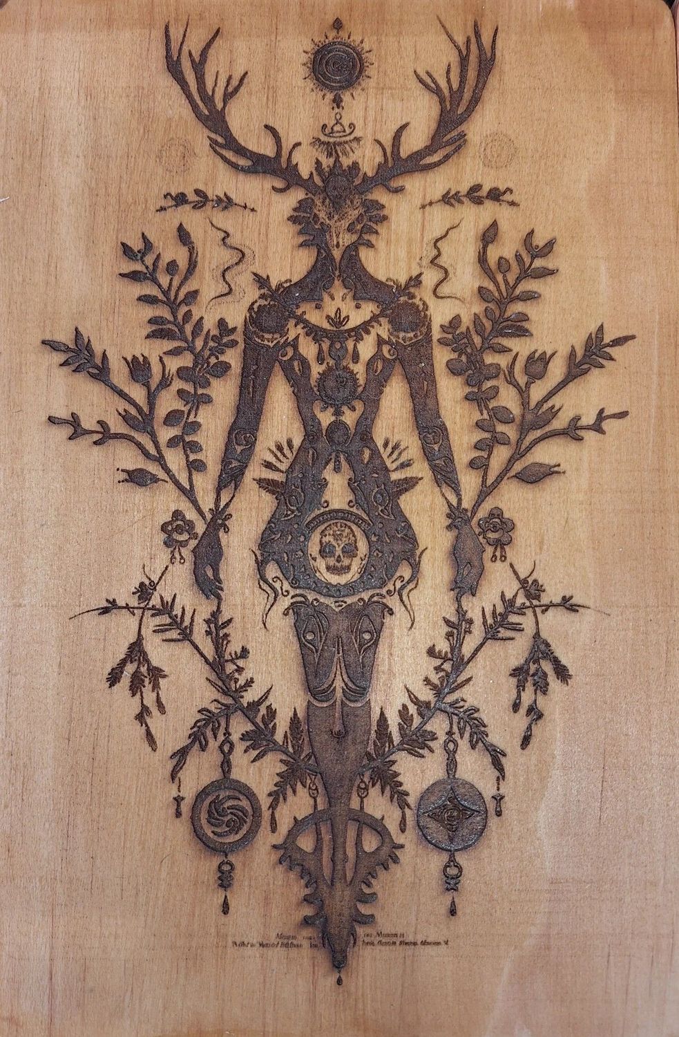 Pyrogravure laser d'un chaman sur bois