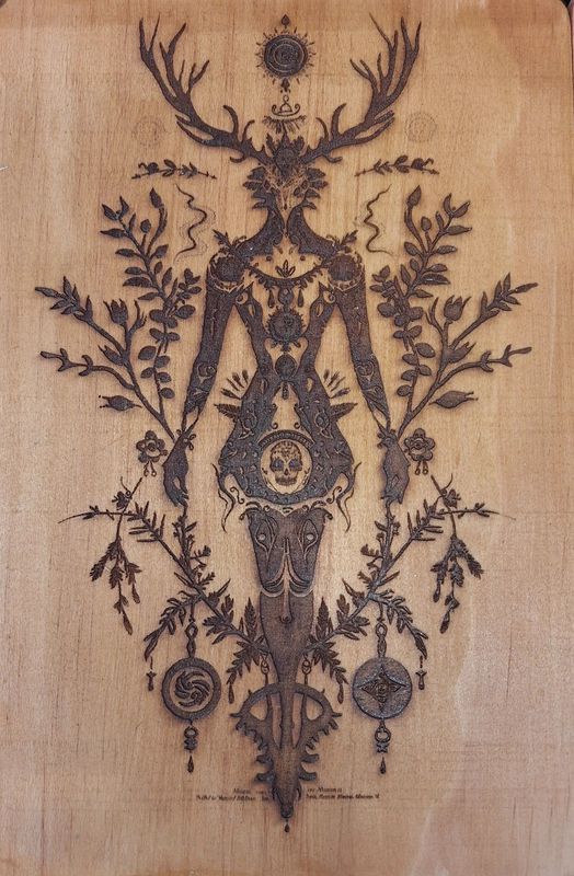 Pyrogravure laser d'un chaman sur bois