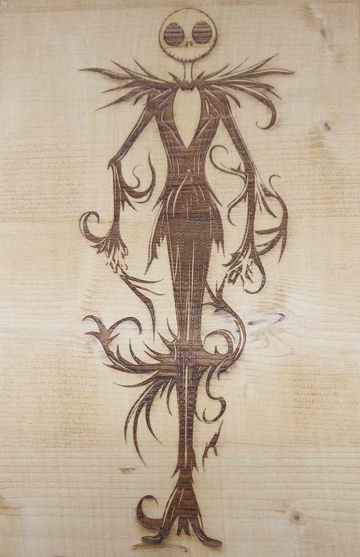 Pyrogravure laser d'un squelette sur bois