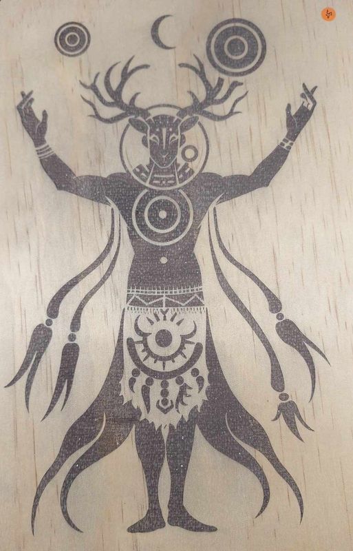 Pyrogravure laser d'un chaman sur bois