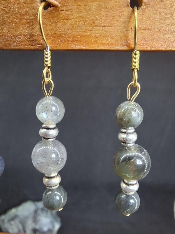 Boucles d'oreilles Labradorite 8 et 6mm pierre naturel fait main