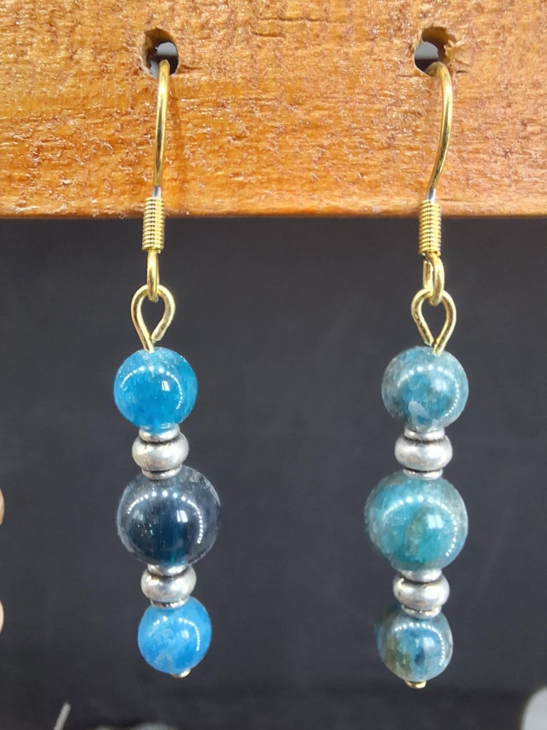 Boucles d'oreilles Apatite bleue 8 et 6mm pierre naturel fait main