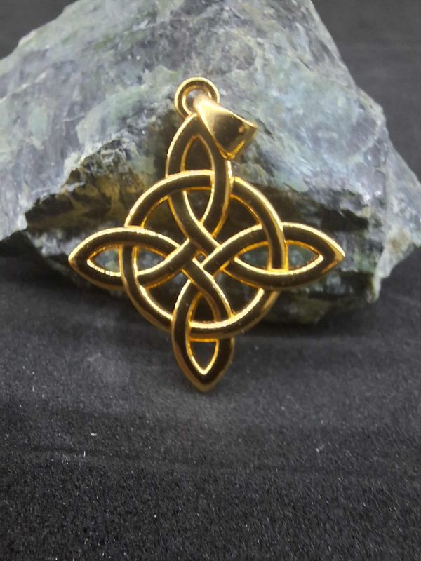 Pendentif dorée nœud de sorcière