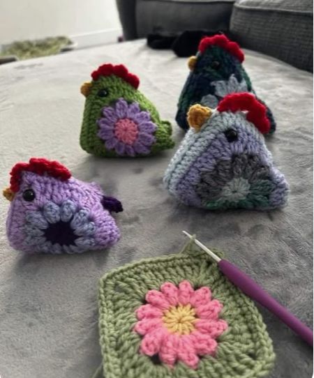 GC Mrs Peggy's Granny Square Chicken Kit