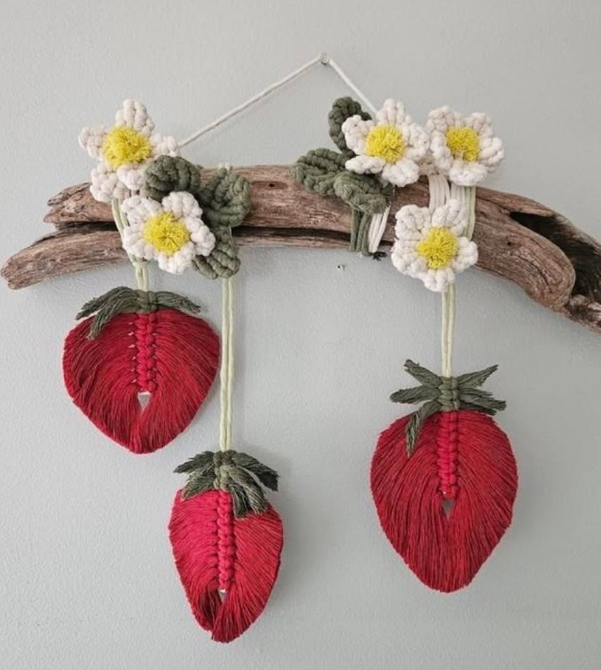 FRIDAY 5:00 - Berry Knotty