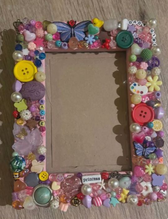 SATURDAY 5:00 - Funky Frames