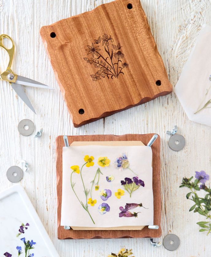 SATURDAY 3:00 - Little Pressed Blooms