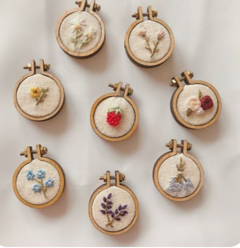 FRIDAY 5:00 - Pocket Sized Stitches