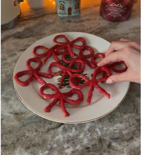 SUNDAY 12:00 - Bow-licious Bites