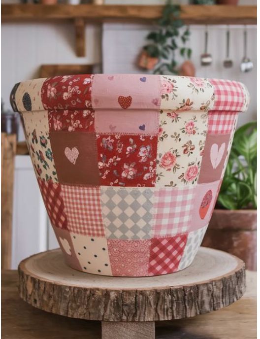 SUNDAY 4:00 - Patchwork Pots