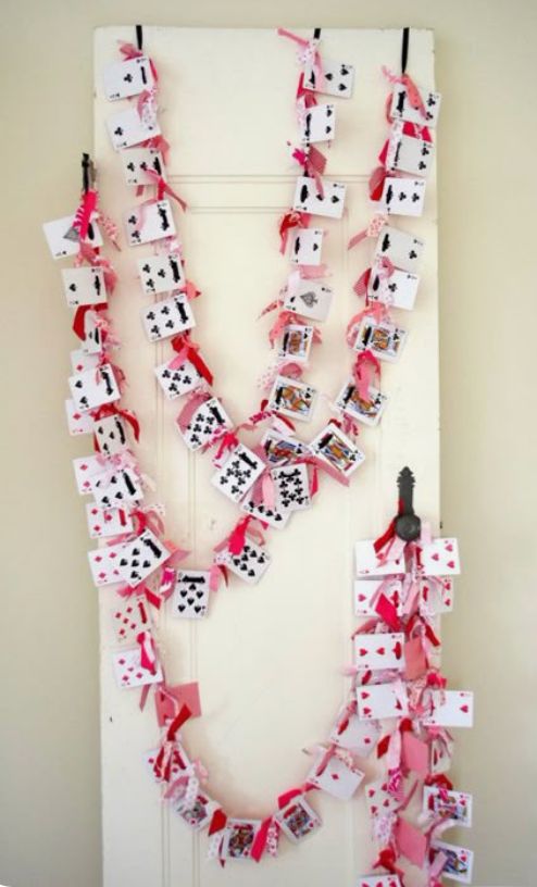 SUNDAY 3:00 - Queen of Hearts Garland