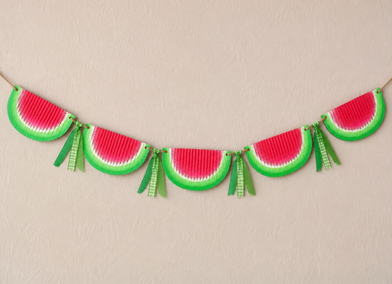 GC SUNDAY 4:00 - One in Melon Garland