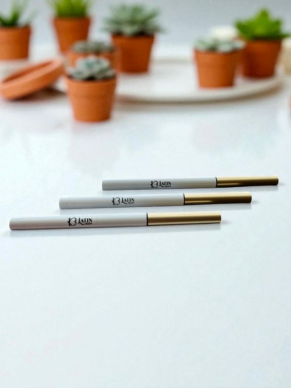 Retractable Waterproof Eyeliner Pen  by Latin Beauty