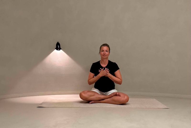 Yoga&Pust M/Anne Vikjord torsdag 19. November Kl 1700-1815 Yoga&Pust M/Anne Vikjord torsdag 19. November Kl 1700-1815