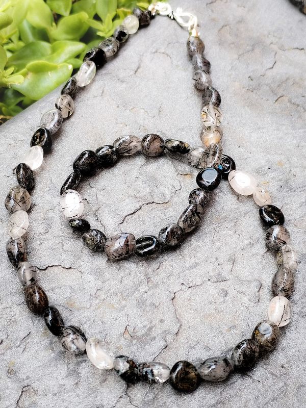 Collar de Cuarzo con Turmalina Negra