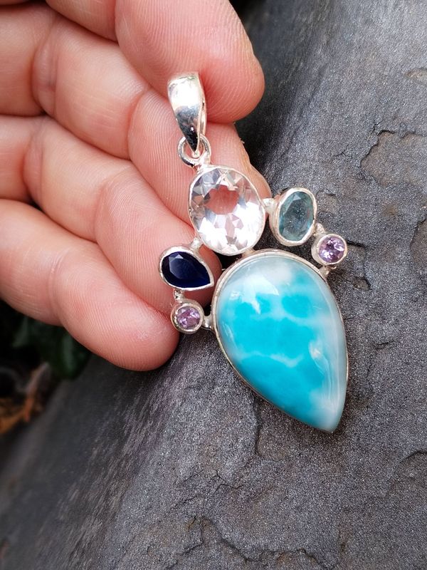 Colgante de Larimar y Minerales naturales