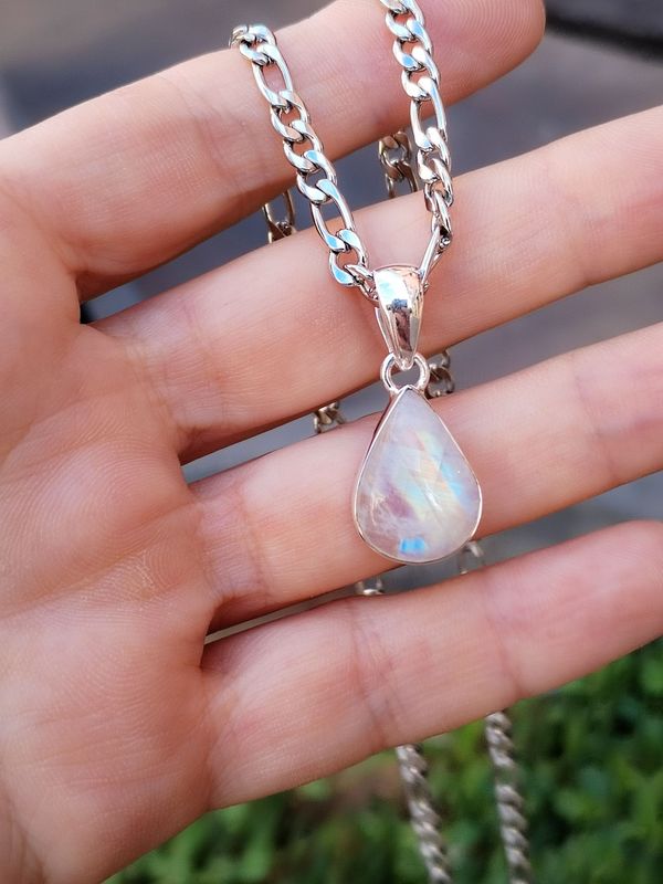 Collar de Piedra Luna y cadena de Acero