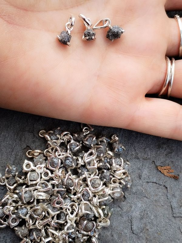 Diamante auténtico en Bruto engarzado en plata de ley