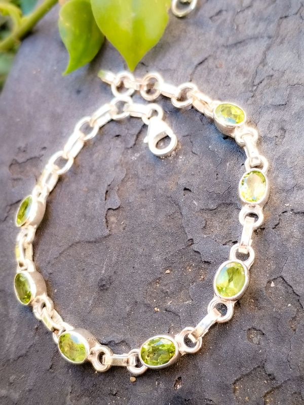 Olivino y Plata de ley. Pulsera