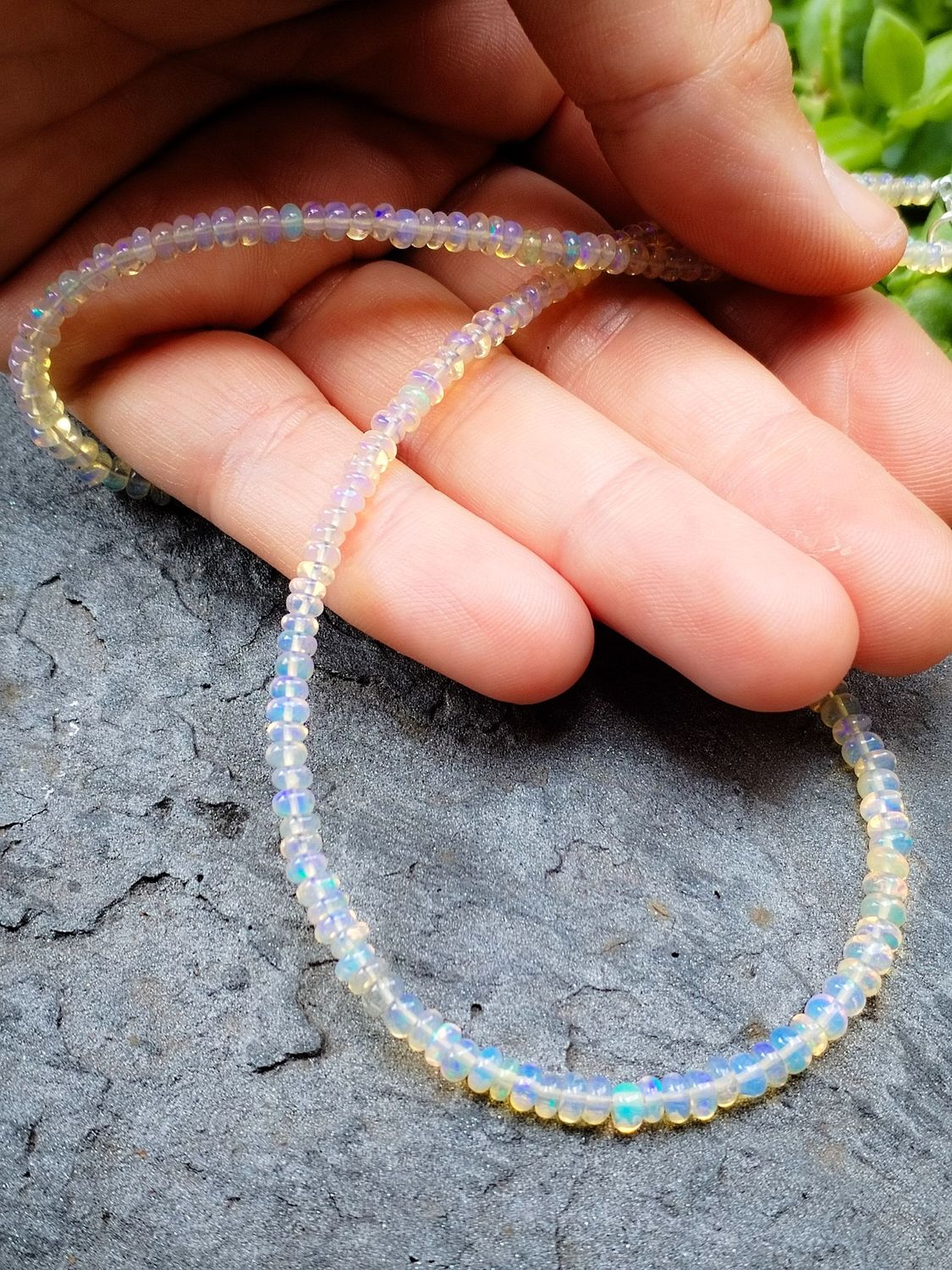 Collar de Ópalo Blanco súper Extra. Origen Etiopía