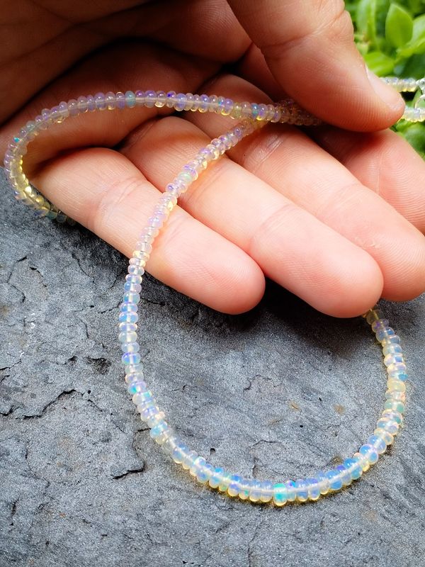 Collar de Ópalo Blanco súper Extra. Origen Etiopía