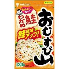 Omusubiyama Sake Wakame 31g / おむすび山 鮭わかめ