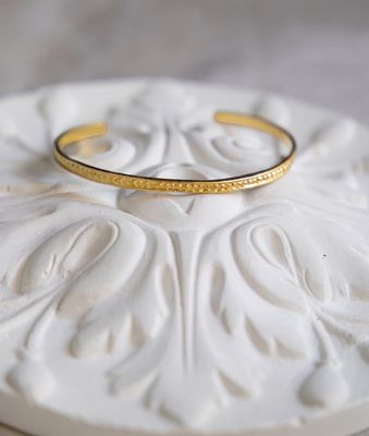 Alix D. Reynis - Vergulde Armbanden
