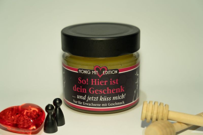 Hier ist dein Geschenk ... und jetzt küss mich