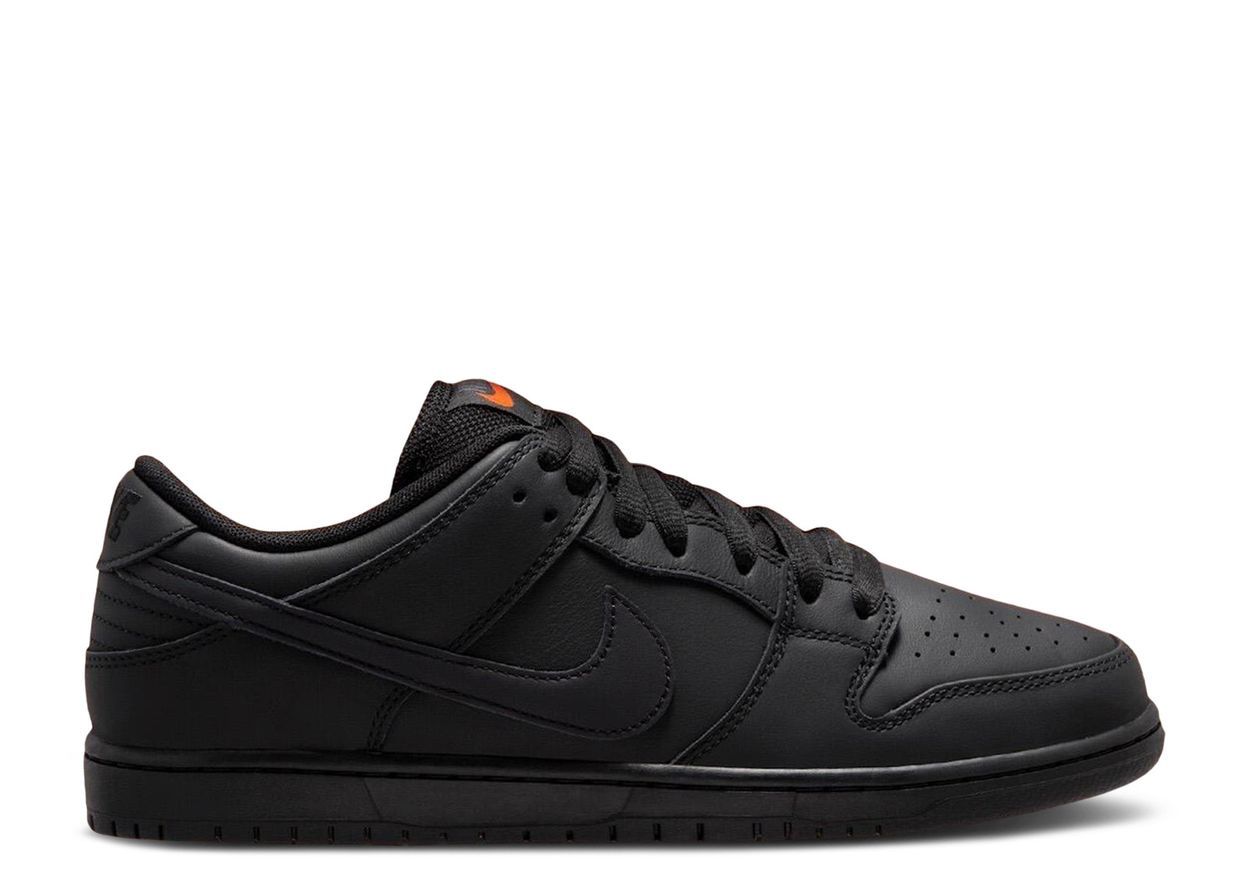 NIKE DUNK SB LOW &quot;TRIPLE BLACK&quot;