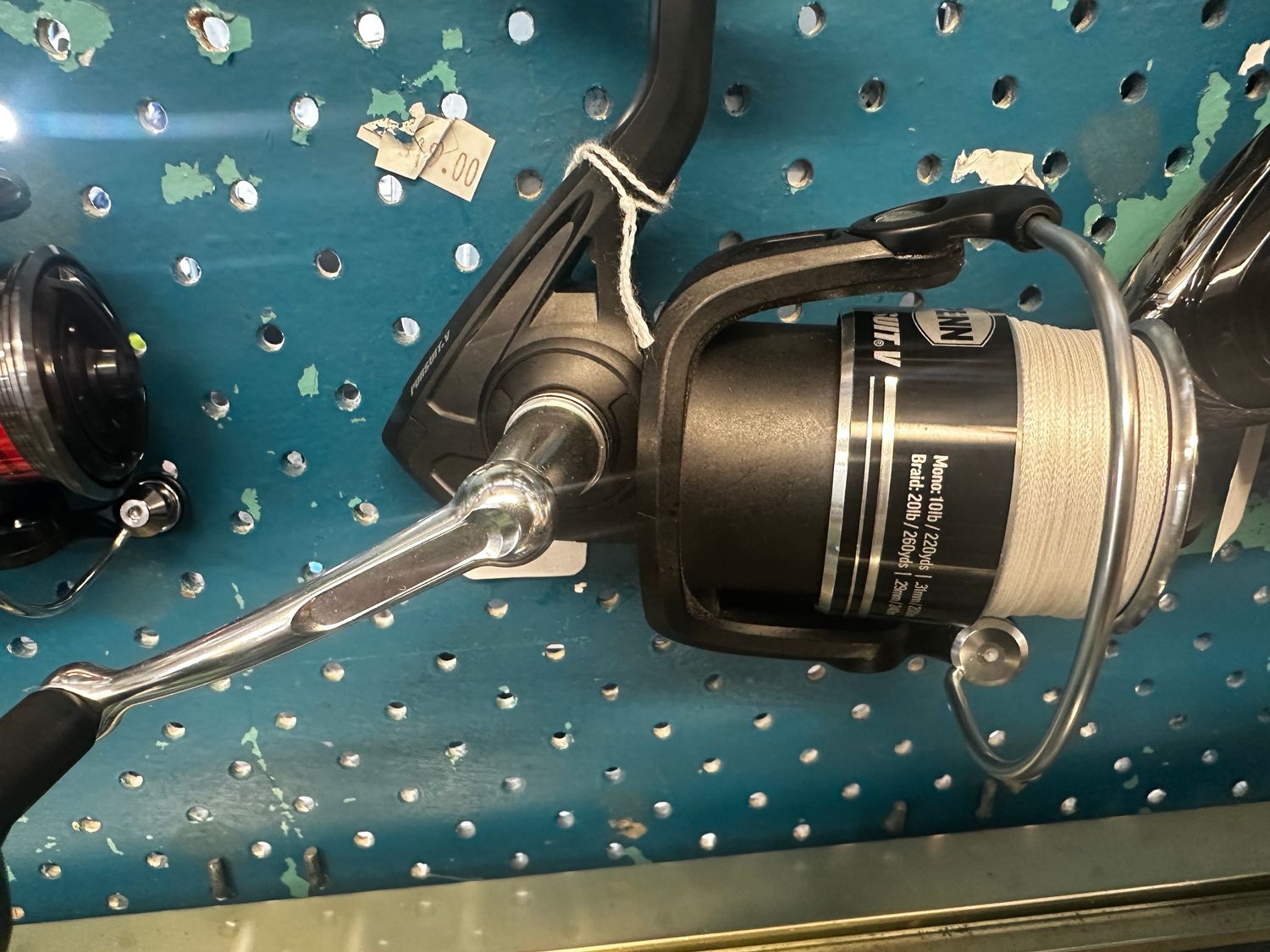 Penn Pursuit V 3000 spin reel (come with free 15lb tasline braid