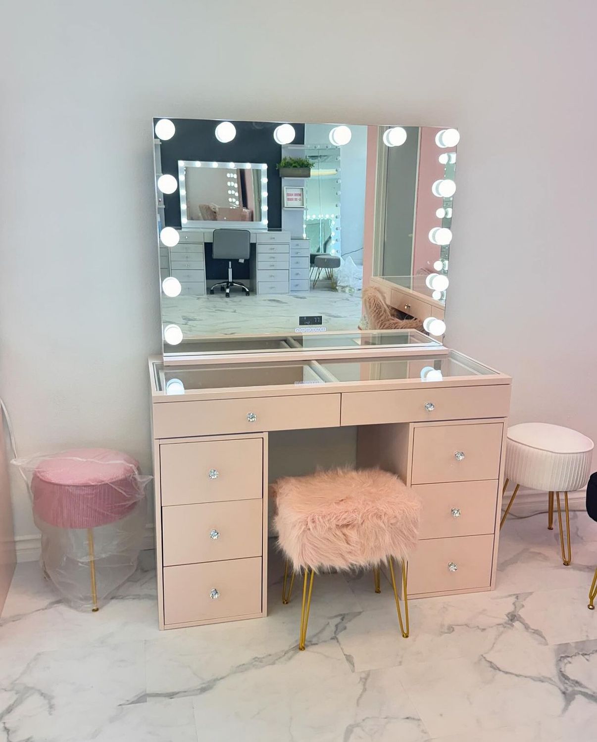 8 Drawer Glass Top w/ LED Dimmable Mirror