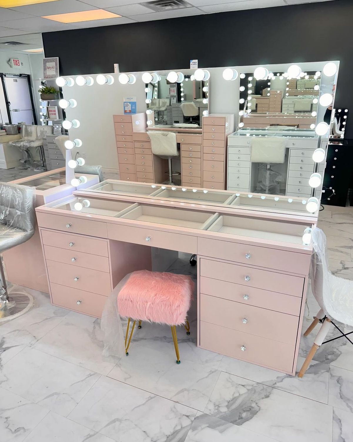 11 Drawer Glass Top w/ LED Dimmable Mirror