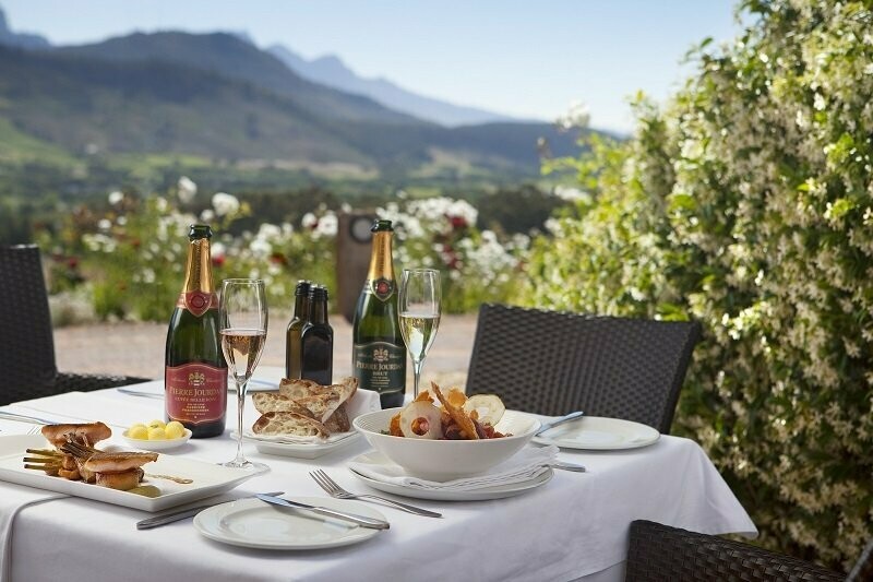 Haute Cabrière Chardonnay met Pinot Noir - Zuid-Afrika- Franschhoek Haute Cabrière Chardonnay met Pinot Noir - Zuid-Afrika- Franschhoek