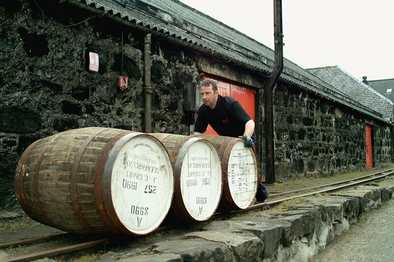 Glenfarclas 2001 Family Cask 3384 - 56.5% Glenfarclas 2001 Family Cask 3384 - 56.5%