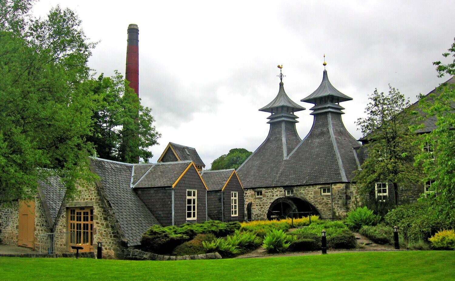 Chivas Regal Royal Salute 26 years Old Kingdom Scottish Oak Cask Edition - 40% Chivas Regal Royal Salute 26 years Old Kingdom Scottish Oak Cask Edition - 40%