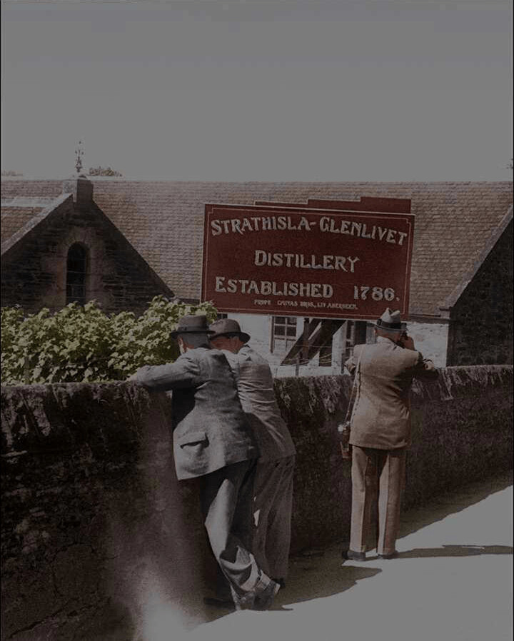 Chivas Regal Royal Salute 26 years Old Kingdom Scottish Oak Cask Edition - 40% Chivas Regal Royal Salute 26 years Old Kingdom Scottish Oak Cask Edition - 40%