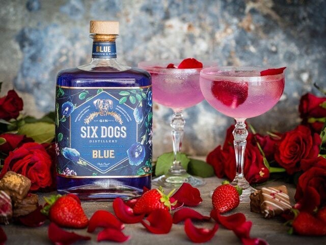Six Dogs Blue Gin - 43% Six Dogs Blue Gin - 43%