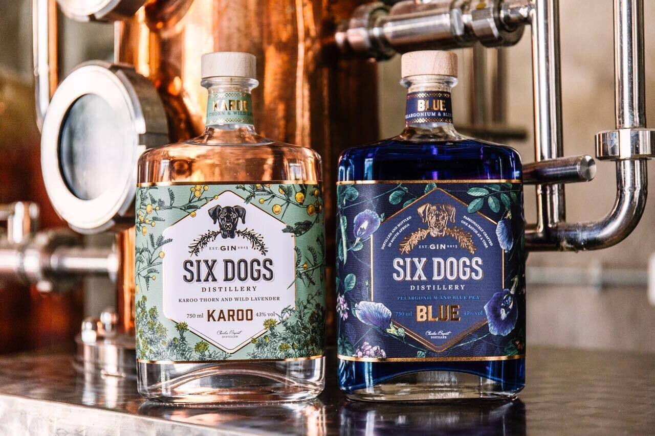 Six Dogs Blue Gin - 43% Six Dogs Blue Gin - 43%
