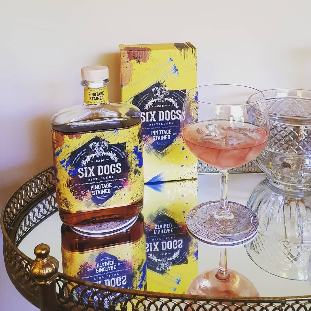 Six Dogs Pinotage Stained Gin - 43% Six Dogs Pinotage Stained Gin - 43%